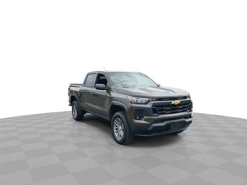Certified 2024 Chevrolet Colorado LT w/ LT Convenience Package II AWD/4WD image 2