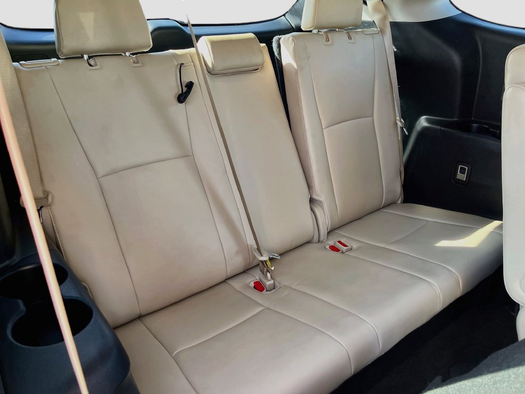Used 2024 Toyota Highlander Limited FWD image 27