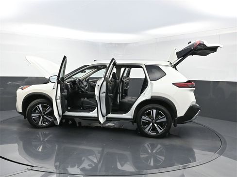 Used 2022 Nissan Rogue Platinum w/ Head-Up Display Package image 40