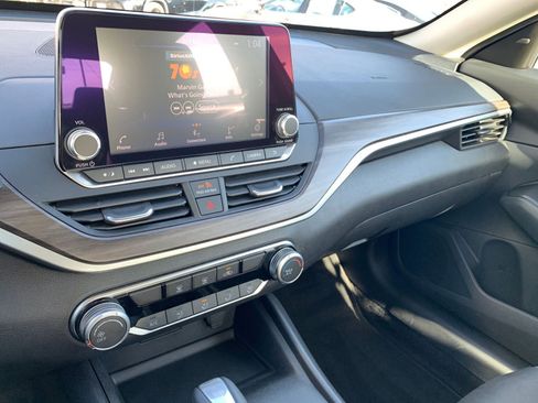 Used 2025 Nissan Altima 2.5 SV image 17