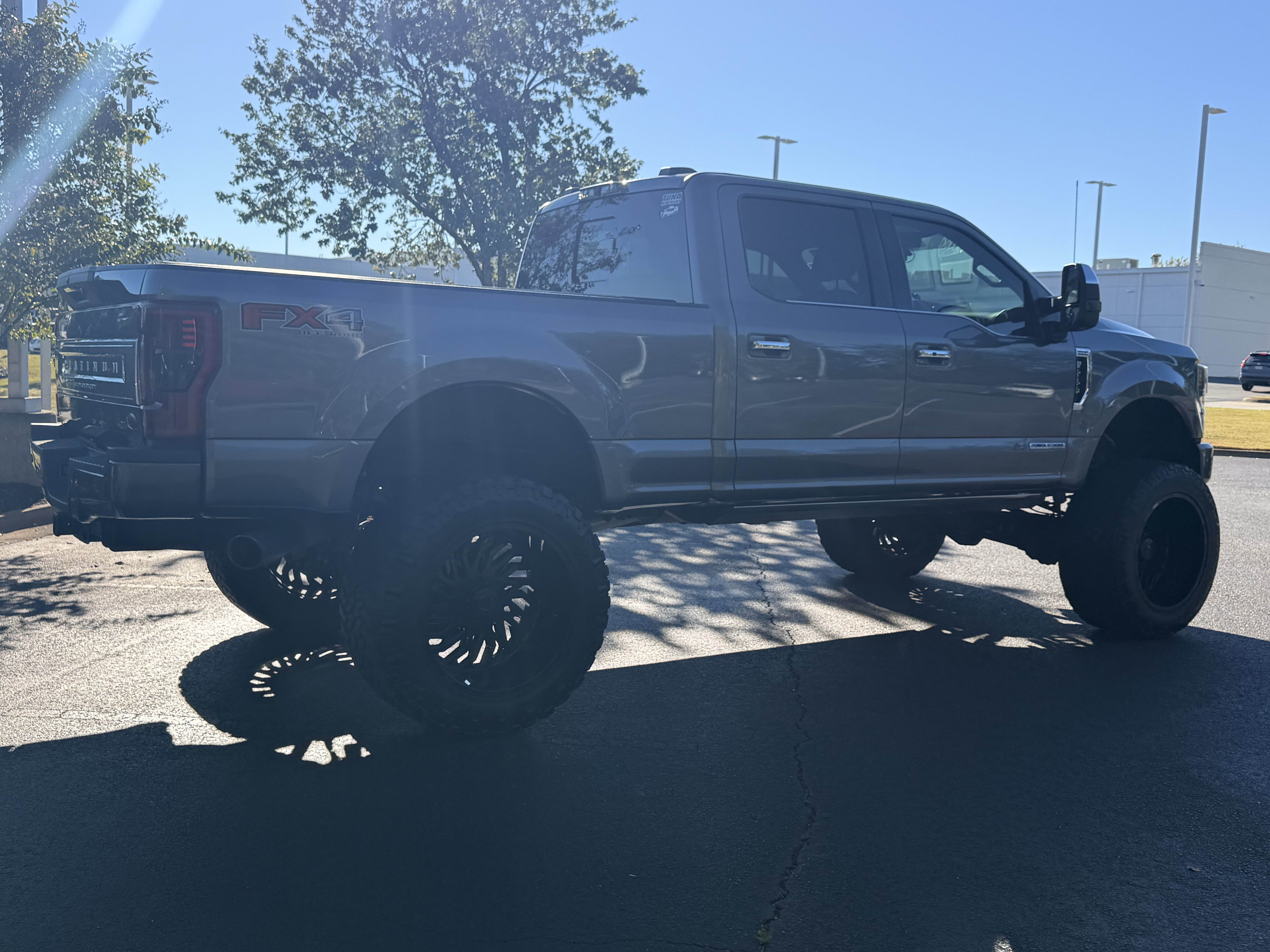 Used 2022 Ford F250 Platinum w/ FX4 Off-Road Package AWD/4WD image 12