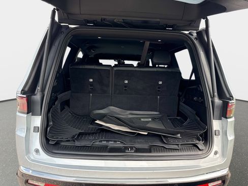 Certified 2023 Jeep Wagoneer 4WD w/ Convenience Group I image 9