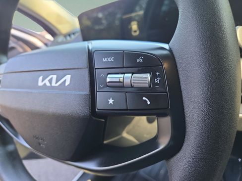 Used 2025 Kia K4 LXS FWD image 11