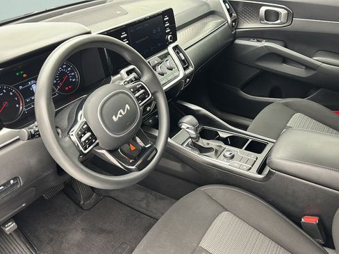 Used 2022 Kia Sorento LX AWD/4WD image 12
