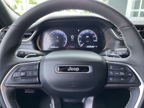 Used 2025 Jeep Grand Cherokee Limited w/ Black Appearance Package AWD/4WD image 66