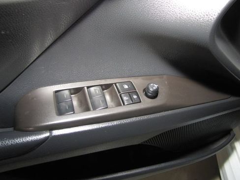 Used 2023 Toyota Camry SE FWD image 12