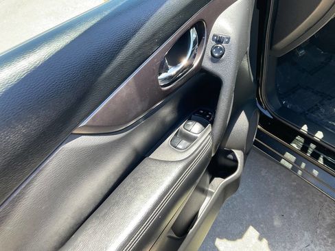Used 2015 Nissan Rogue SV w/ SV Premium Package FWD image 10