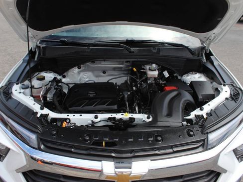 Used 2025 Chevrolet TrailBlazer LT FWD image 8