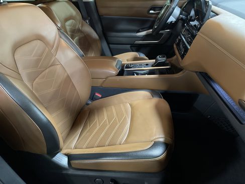 Used 2023 Nissan Pathfinder Platinum w/ Cargo Package image 16