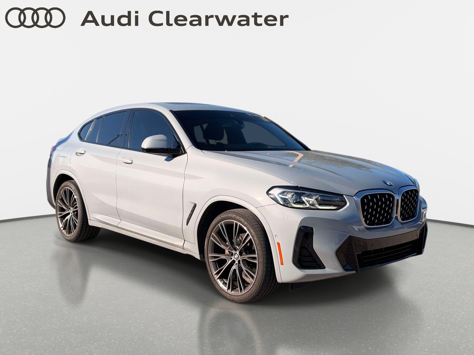 Used 2022 BMW X4 xDrive30i w/ M Sport Package 2 AWD/4WD image 4