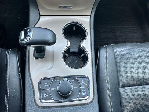 Used 2015 Jeep Grand Cherokee Overland w/ Advanced Technology Group AWD/4WD image 23