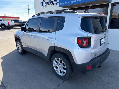 Used 2016 Jeep Renegade Latitude w/ Cold Weather Group image 7