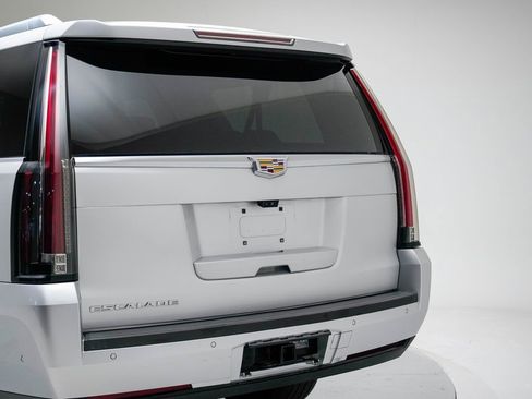 Used 2019 Cadillac Escalade ESV Luxury image 19