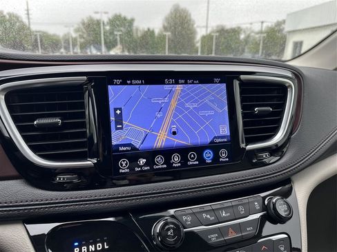 Used 2017 Chrysler Pacifica Limited FWD image 32