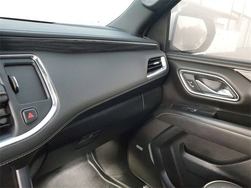 Used 2024 GMC Yukon XL SLT w/ SLT Luxury Package image 25