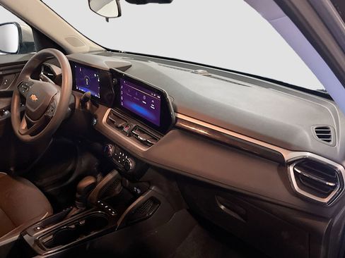 Used 2025 Chevrolet TrailBlazer LT w/ Driver Confidence Package image 28