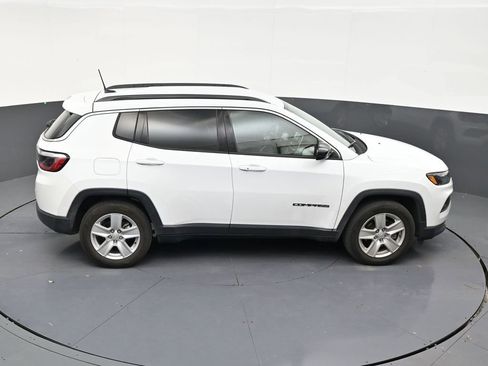Used 2022 Jeep Compass Latitude FWD image 17