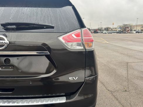 Used 2016 Nissan Rogue SV image 5