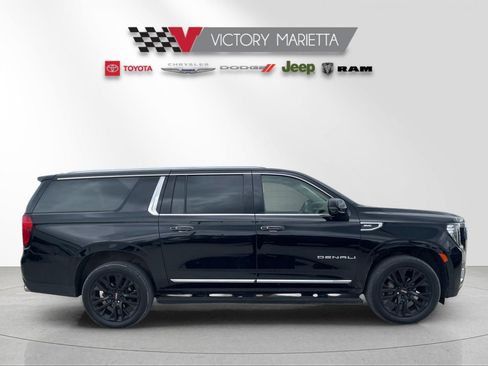 Used 2021 GMC Yukon XL Denali w/ Denali Premium Package AWD/4WD image 6