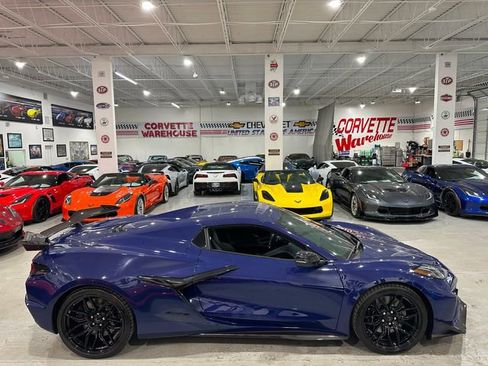 Used 2025 Chevrolet Corvette Z06 w/ Stealth Interior Trim Package RWD image 5