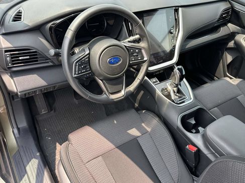Used 2025 Subaru Outback Premium AWD/4WD image 11