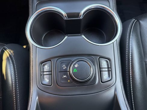 Used 2023 GMC Terrain SLT w/ Infotainment Package II image 23