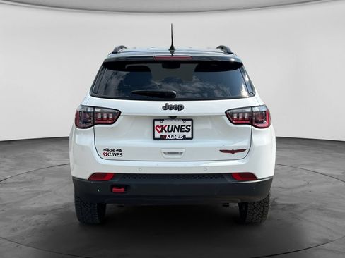 Used 2025 Jeep Compass Trailhawk AWD/4WD image 9