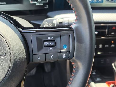 Certified 2025 Nissan Kicks SR FWD image 29