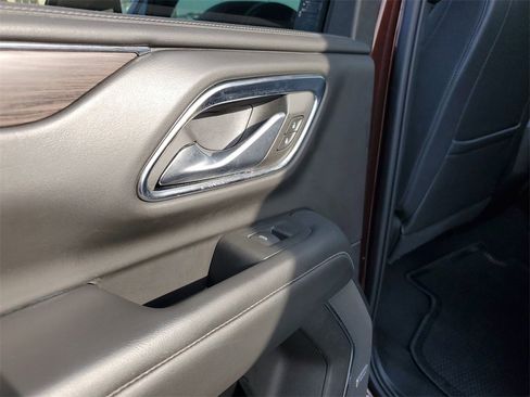 Used 2023 Chevrolet Suburban LT image 16