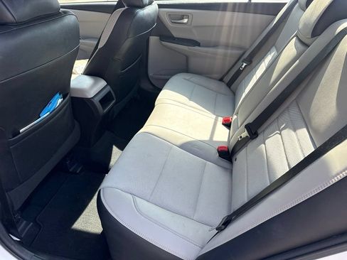 Used 2017 Toyota Camry SE FWD image 5