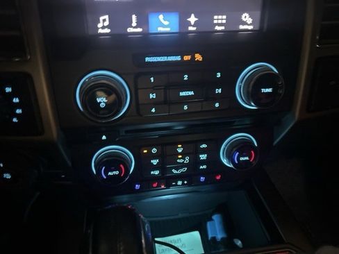 Used 2018 Ford F150 Platinum w/ Equipment Group 701A Luxury image 10