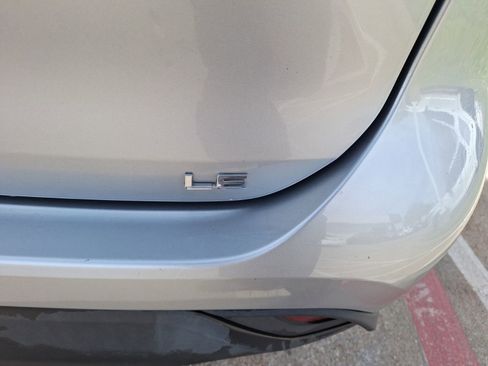 Used 2023 Toyota Highlander LE image 11