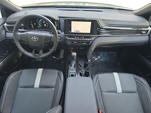 Used 2025 Toyota Camry SE w/ Convenience Package FWD image 9