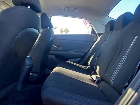 Used 2022 Hyundai Elantra SEL w/ Convenience Package FWD image 15