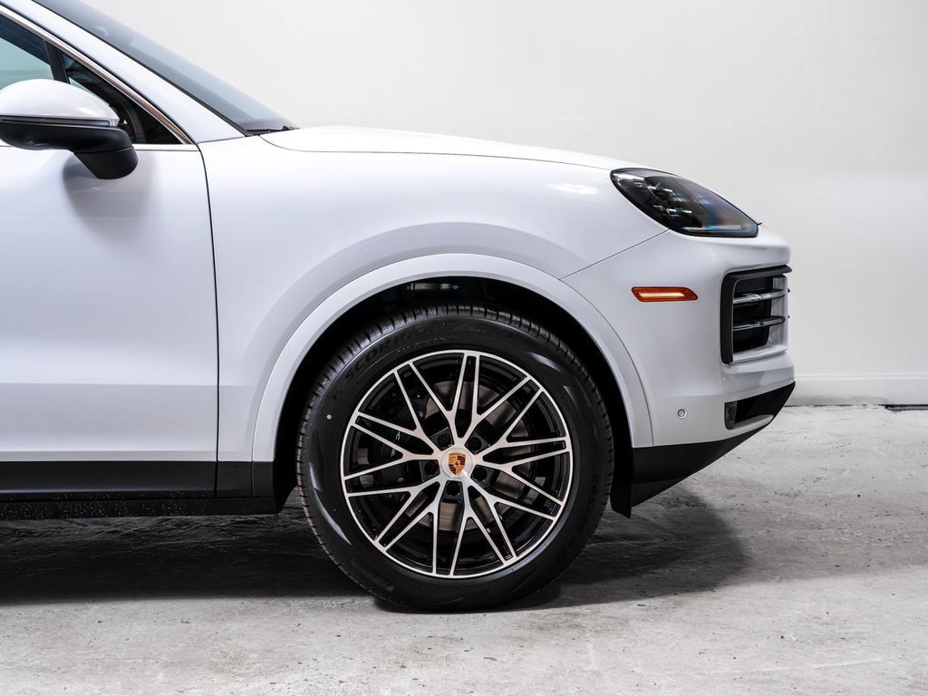 Used 2026 Porsche Cayenne AWD/4WD image 12