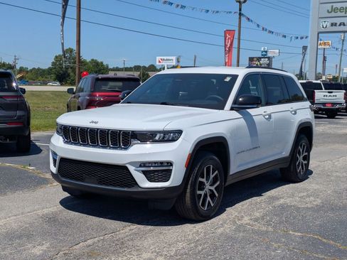 Used 2025 Jeep Grand Cherokee Limited AWD/4WD image 3