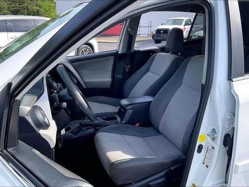 Used 2015 Toyota RAV4 LE FWD image 25