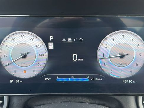 Used 2025 Hyundai Elantra Limited FWD image 2