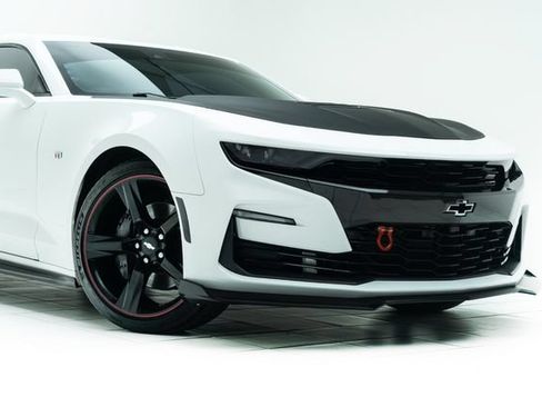 Used 2019 Chevrolet Camaro SS RWD image 4