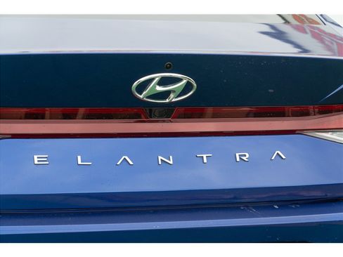 Used 2023 Hyundai Elantra SEL FWD image 4