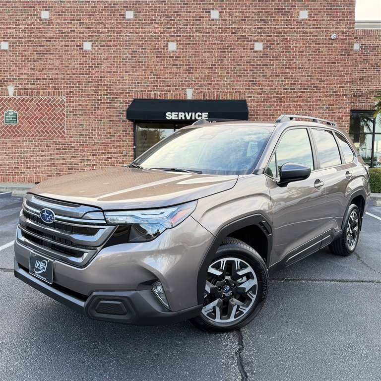 Used 2025 Subaru Forester Premium AWD/4WD image 1