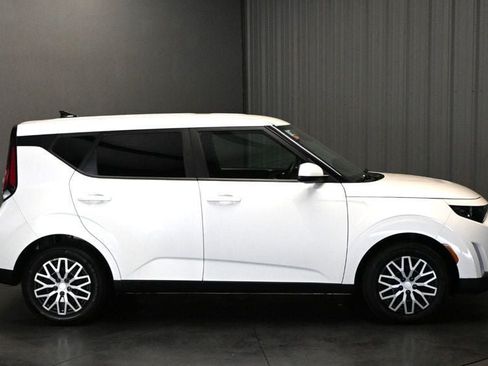 Used 2024 Kia Soul LX FWD image 4