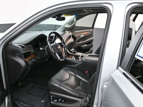 Used 2018 Cadillac Escalade Luxury image 12