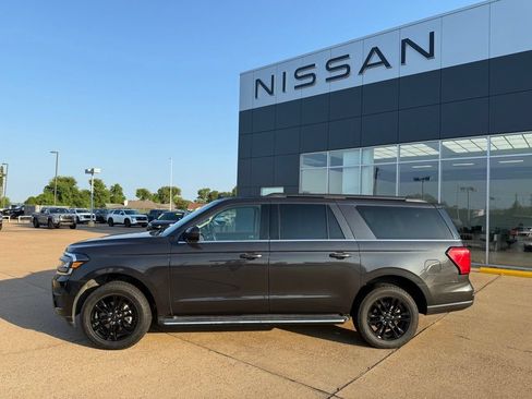 Used 2023 Ford Expedition Max XLT RWD image 2