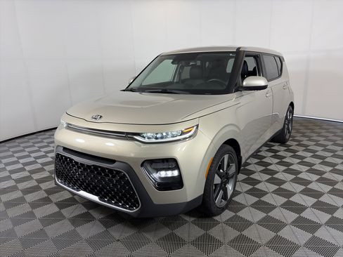 Used 2020 Kia Soul EX FWD image 2