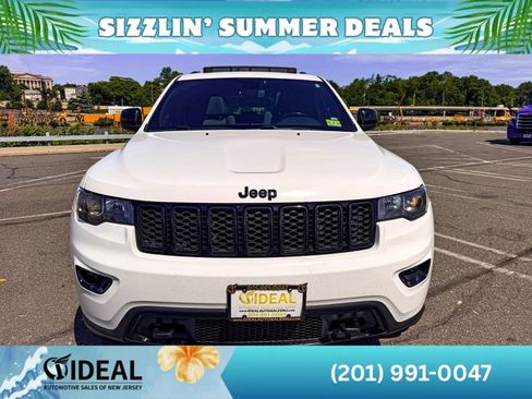 Used 2019 Jeep Grand Cherokee Laredo AWD/4WD image 2