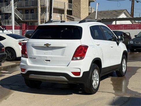 Used 2021 Chevrolet Trax LT image 4