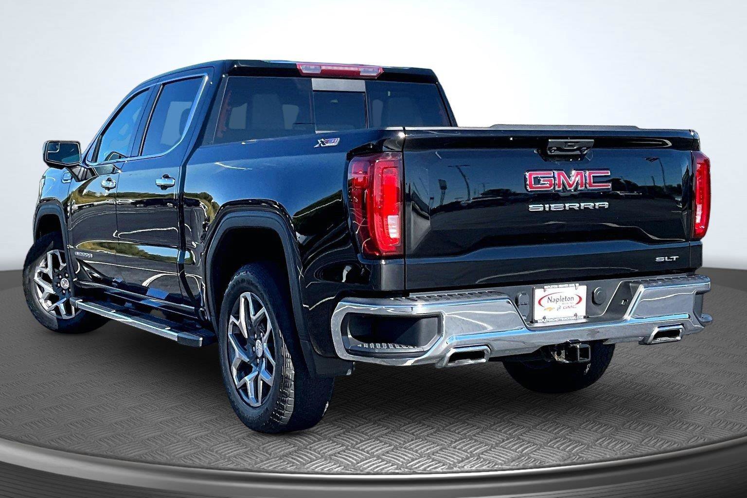 Used 2023 GMC Sierra 1500 SLT w/ SLT Premium Package AWD/4WD image 14