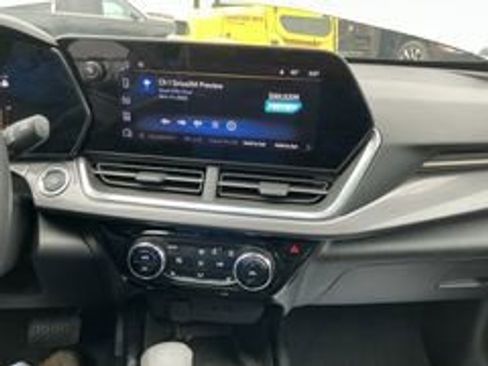 Used 2025 Chevrolet Trax ACTIV w/ Sunroof Package FWD image 15