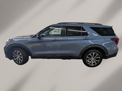 Used 2025 Ford Explorer ST-Line AWD/4WD image 3